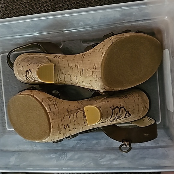 Brown sandals, cork bottom, size 8 - Picture 2 of 4